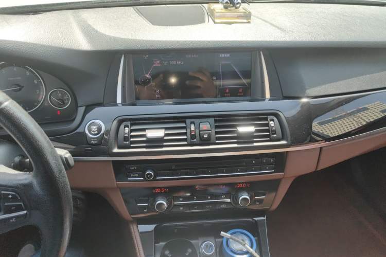 Used BMW 5 Series 2015 520i Elegant Edition Audio And AC Panel