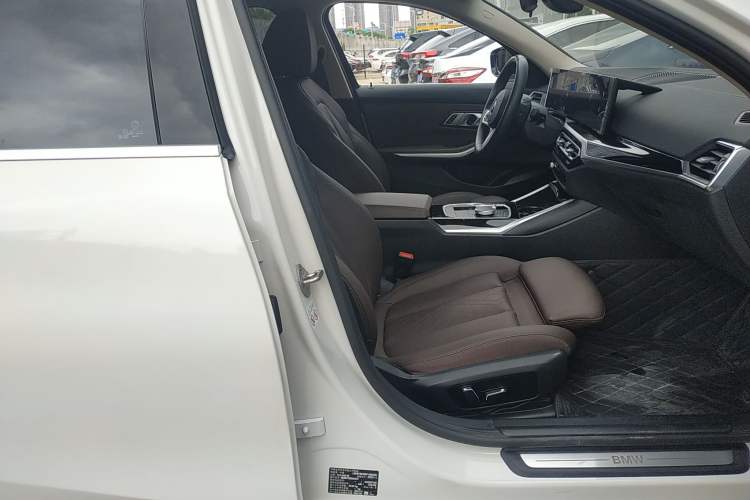 Used BMW i3 2024 eDrive 35 L Right Front Seat