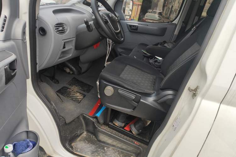 Used SAIC MAXUS Xintu V80 2019 2.5T Classic Model AMT Aoyuntong Long Wheelbase Mid-Roof 7-Seater
