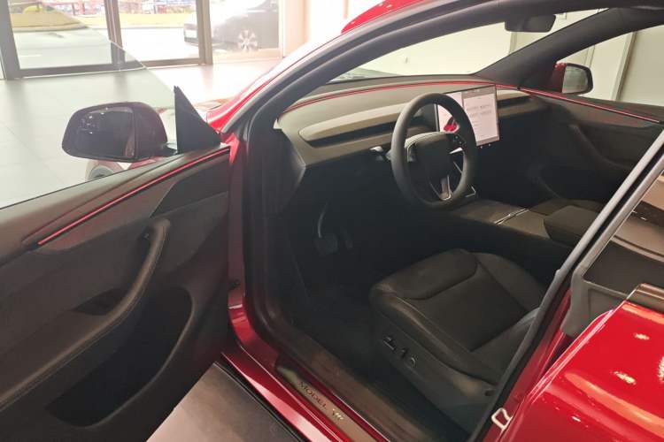 Used Tesla Model Y L 2025 Model Long-Range All-Wheel-Drive Version
