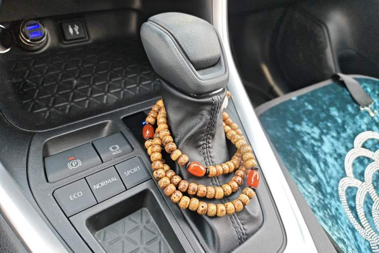 Used Toyota Wildlander 2022 2.0L CVT Two-Wheel Drive Leading Edition Gear Lever