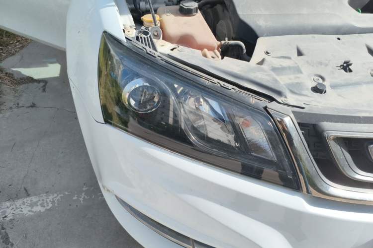 Used Geely Auto Emgrand 2017 Sedan Million Edition 1.3T CVT Upward Version Right Front Headlight