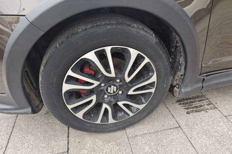 Used Suzuki Swift 2013 1.5L Manual 20th Anniversary Limited Edition Left Front Wheel Hub