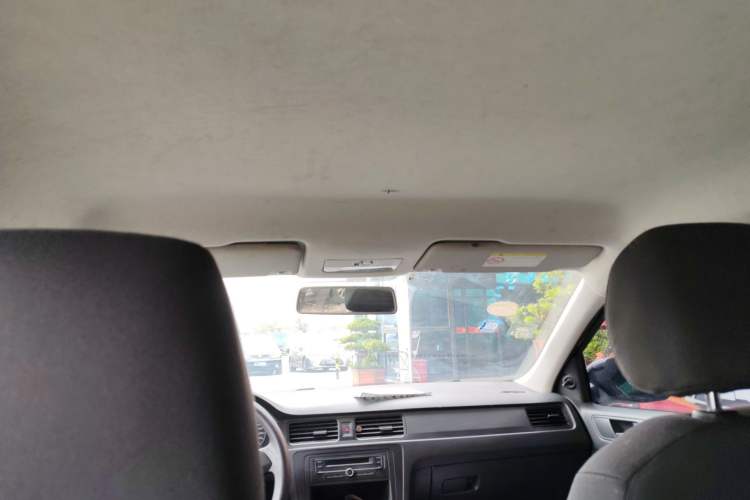 Used Volkswagen Santana 2015 1.6L Manual Fashion Edition
