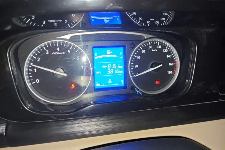 Used CHANGAN KUAYUE Xing V3 2023 1.5L Gasoline Comfort Model 7-Seater Passenger Vehicle Odometer Close Up