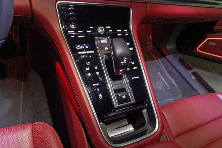 Used Porsche Panamera 2023 Restyled Panamera 4 Executive Extended Platinum Edition 2.9T
