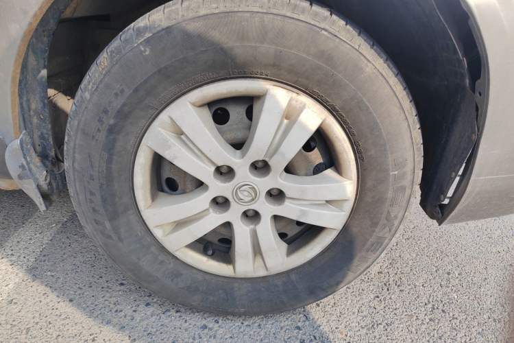 Used FORTHING Lingzhi 2015 M5 Q7 2.0L 7-seat Long-Wheelbase Comfort Model