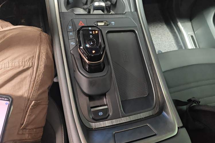 Used Ford Edge 2023 Ford Explorer L 2.0T EcoBoost Four-Wheel Drive 7-Seater Supreme Model Gear Lever