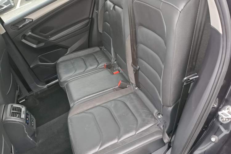 Used Volkswagen Tiguan L 2019 330TSI Automatic Two-Wheel Drive Smart Luxury Version China VI Standard Left Rear Seat