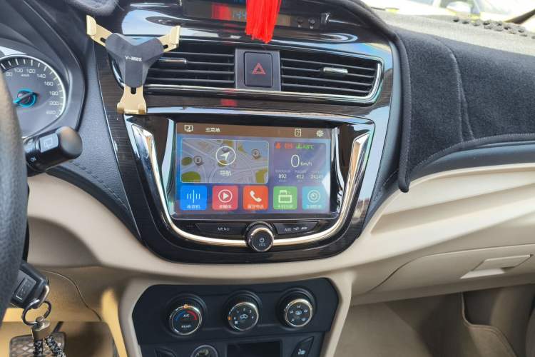 Used FAW Yingzhi 737 2016 1.5L CVT Luxury Navigation Edition Audio And AC Panel