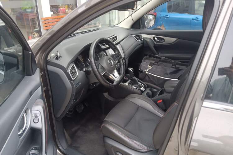 Used Nissan Qashqai 2019 2.0L CVT Luxury Edition Driver Seat