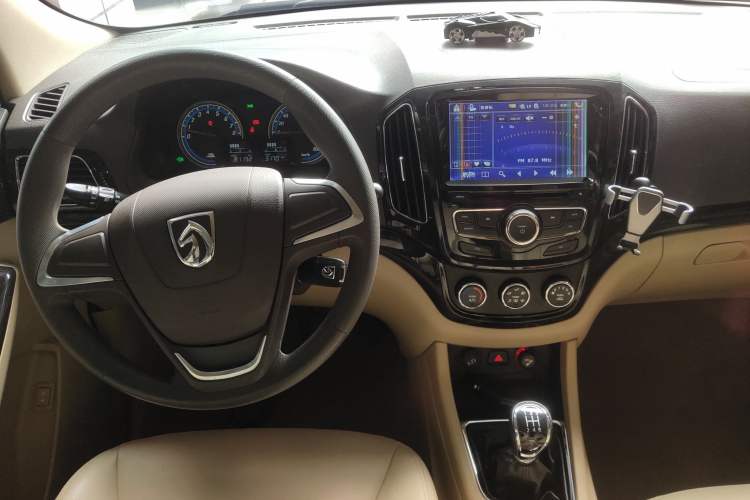 Used Baojun 730 2015 1.8L Manual Comfort ESP Version 7-seater