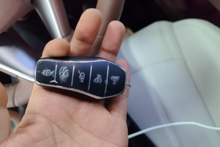 Used BYD Xia 2025 DM-i 1.5T 180km Beyond Edition Vehicle Key