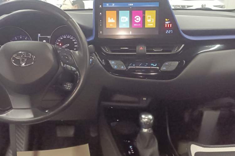 Used Toyota IZOA 2018 2.0L Yichi Version China VI Standard