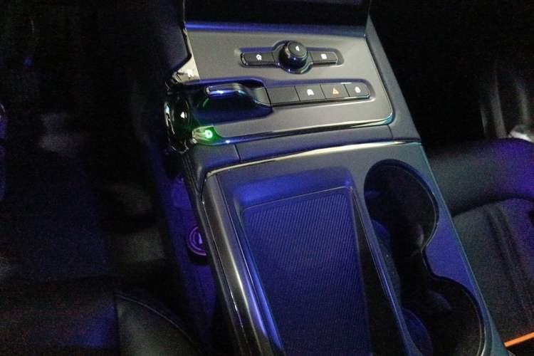 Used Nio ES6 2020 430 km Signature Edition Gear Lever