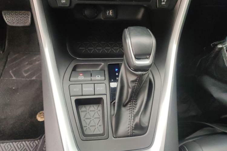 Used Toyota Wildlander 2023 2.0L CVT Two-Wheel Drive Luxury PLUS Edition Gear Lever