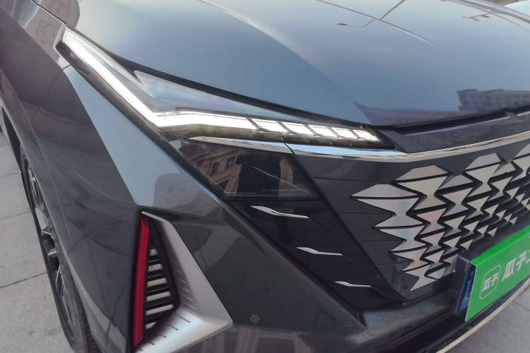 Used CHANGAN OSHAN Z6 2022 Blue Whale 1.5T DCT Smart Edition Right Front Headlight