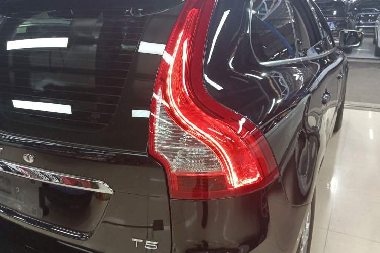 Used Volvo XC60 2015 T5 Smart Upgrade Model Exterior 3