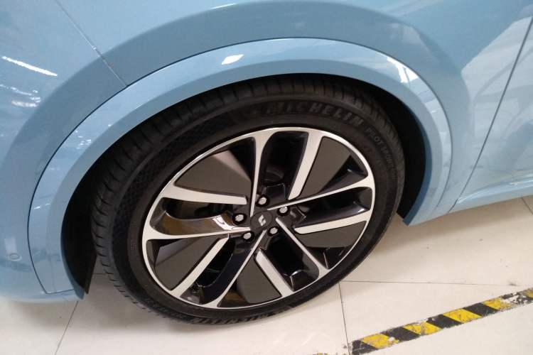 Used Li Auto L8 2024 Ultra Model Exterior 4