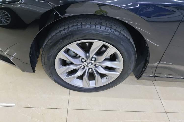 Used Toyota Avalon 2021 2.5L Luxury Edition Left Front Wheel Hub