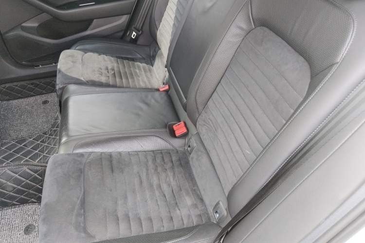 Used Volkswagen Magotan 2017 330TSI DSG Luxury Model Left Rear Seat