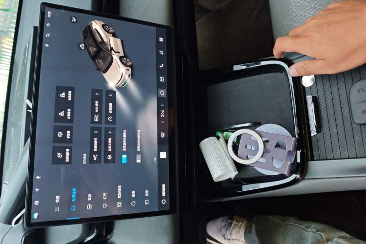 Used Lynk & Co 08 EM-P 2023 120km Long-Range Halo Audio And AC Panel