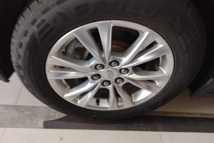 Used Cadillac XT5 2020 28T Tech Edition Exterior 4