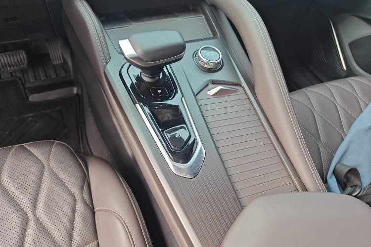 Used Geely Auto Monjaro L 2025 2.0TD Automatic Xingyun Version Gear Lever