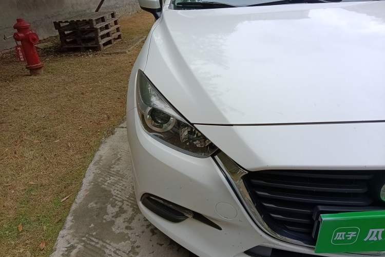 Used Mazda 3 Axela 2017 Sedan 1.5L Automatic Comfort Model Emission Standard China V Right Front Headlight