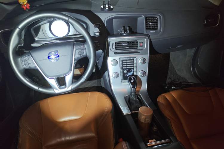 Used Volvo V60 2017 T5 Zhiyi Edition China V Standard Center Console