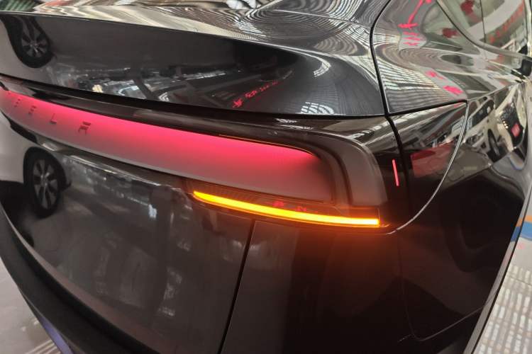 Used Tesla Model Y 2025 Rear-Wheel-Drive Version Right Rear Taillight