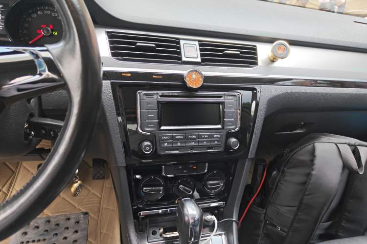 Used Volkswagen Bora 2016 1.6L Automatic Comfort Model Audio And AC Panel