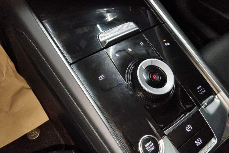 Used Kia Sportage (Chinese Domestic Model) 2023 2.0T Two-Wheel-Drive Prestige Edition Gear Lever