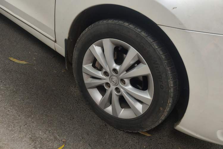 Used CHANGAN Eado 2014 1.6L Manual Luxury Model Right Front Wheel Hub