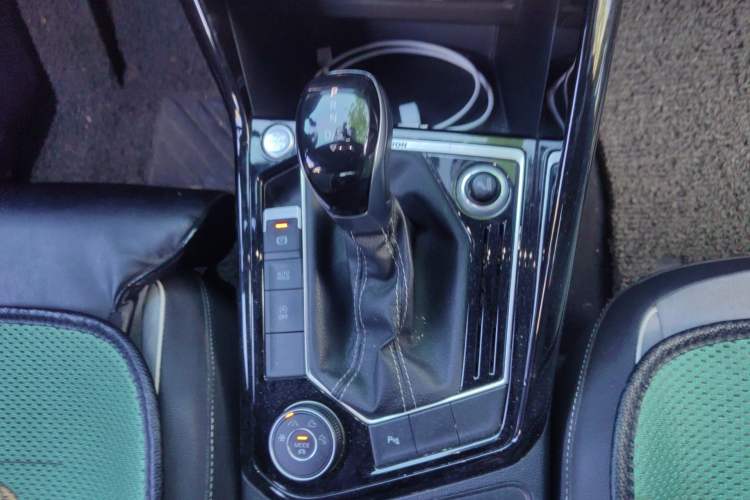 Used Volkswagen Tayron 2019 380TSI Four-Wheel Drive R-Line China VI-standard Gear Lever