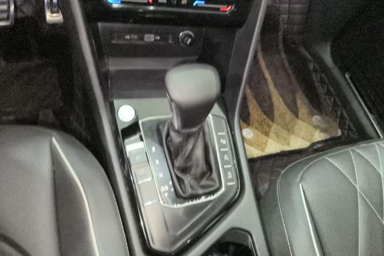 Used Volkswagen Tiguan L 2023 330TSI Automatic Two-Wheel Drive R-Line Enjoyment Edition Gear Lever