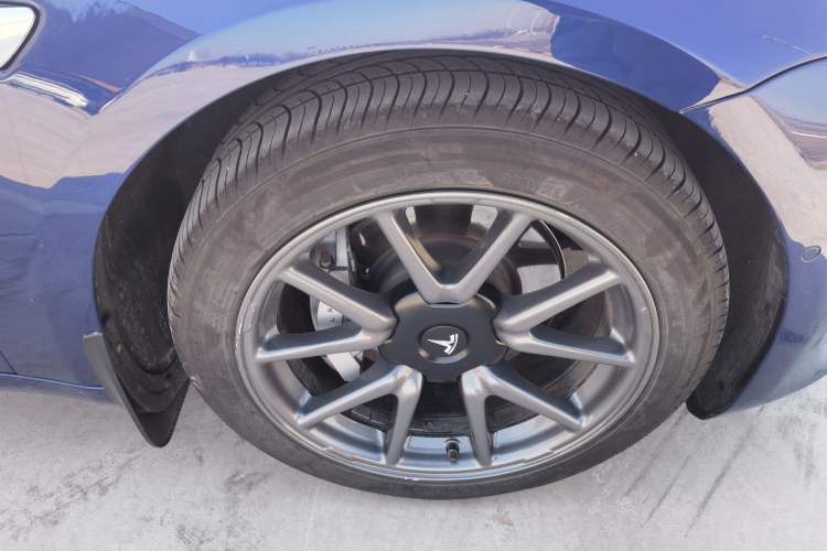 Used Tesla Model 3 2019 Long-Range Rear-Wheel-Drive Version Right Front Wheel Hub