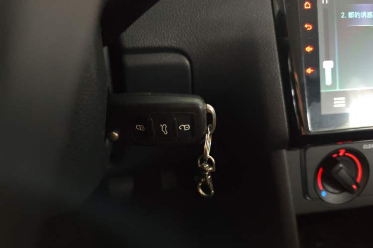 Used Volkswagen Polo 2016 1.4L Manual Fashion Model Vehicle Key