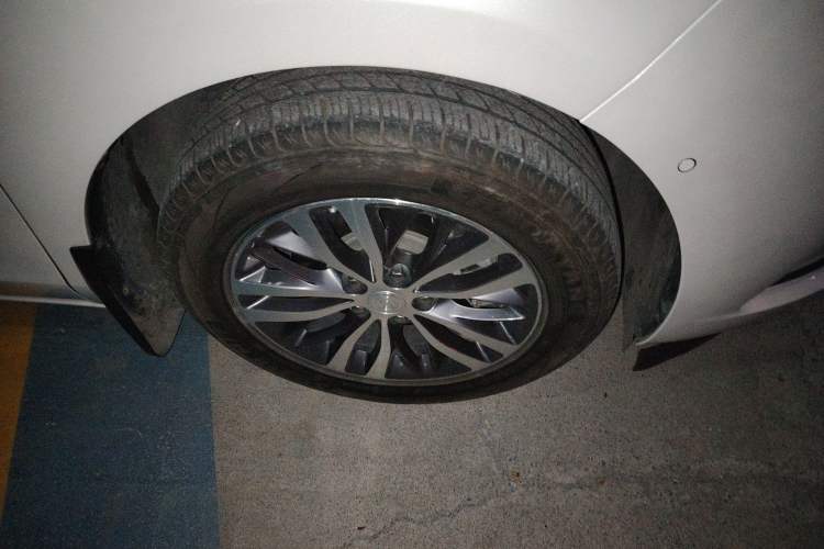 Used Buick GL8 2020 ES Land Cruiser 653T Luxury Edition Right Front Wheel Hub