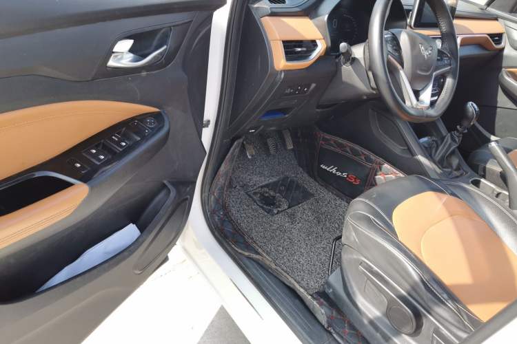 Used Wuling Hongguang S3 2018 1.5T Manual Luxury Model China V Standard Driver Seat