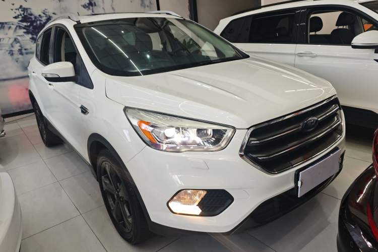 Used Ford Kuga 2019 EcoBoost 180 Two-Wheel-Drive Titanium Plus Model China VI Standard Front Right 45 Deg