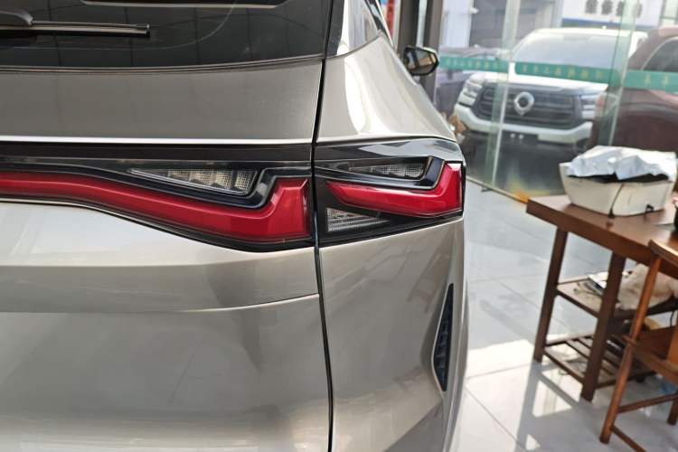 Used Oshan Z6 New Energy 2023 ZhiDian iDD 150KM Flagship PLUS Smart Parking Edition