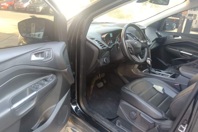 Used Ford Kuga 2018 Facelifted EcoBoost 180 Two-Wheel-Drive Platinum Wing Edition
