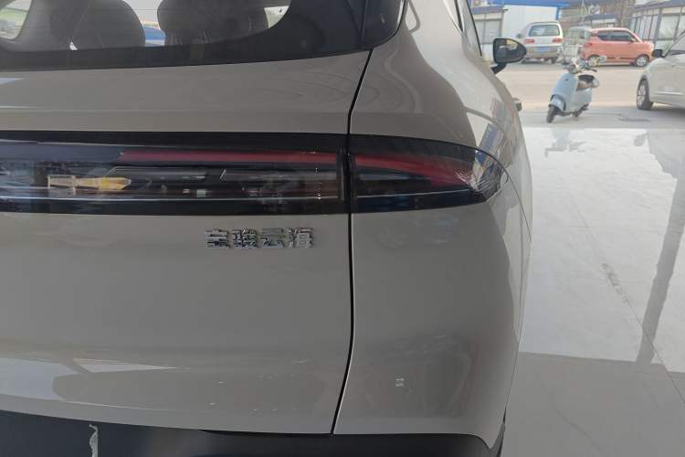 Used Baojun Yunhai 2025 Model 500km Pure Electric Travel Edition Right Rear Taillight