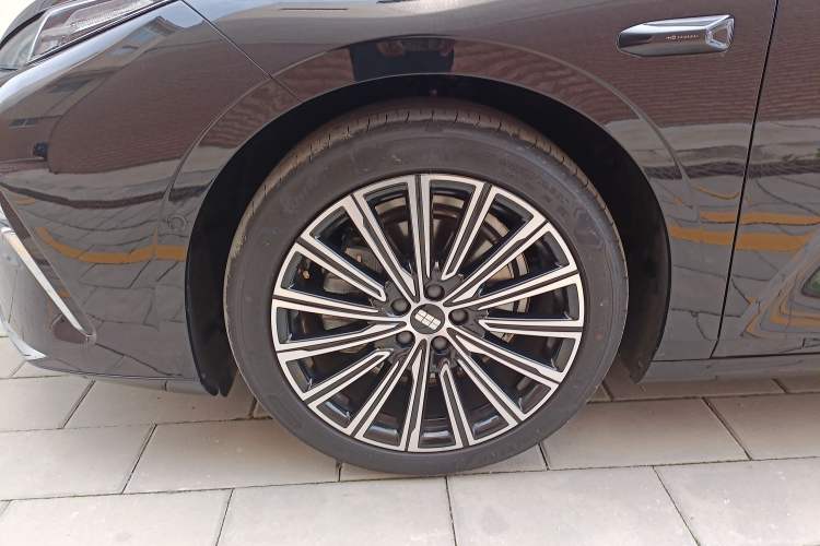 Used Geely Galaxy 8 2025 130km EM-P Starship Edition Left Front Wheel Hub