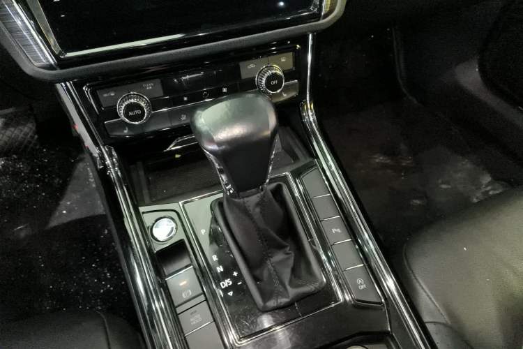 Used Volkswagen Phideon 2018 Revised Version 380TSI Two-Wheel Drive Business Edition