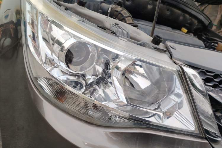 Used Baojun 730 2016 1.5T Manual Luxury Edition 7 Seats Right Front Headlight