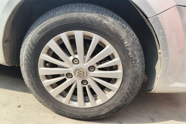 Used Buick Excelle 2015 1.5L Automatic Classic Model Right Front Wheel Hub