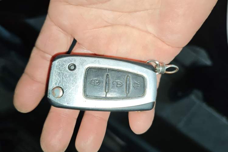 Used Jinbei Hiace X30 2013 1.3L Standard Version
