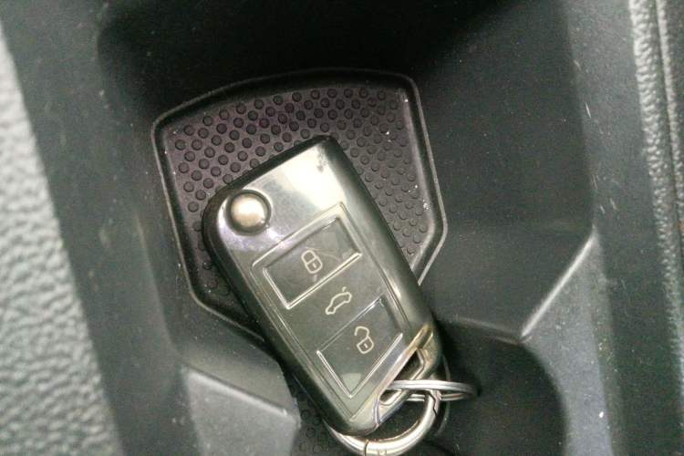 Used Volkswagen T-ROC 2023 300TSI DSG Two-Wheel-Drive Chen Guang Edition
